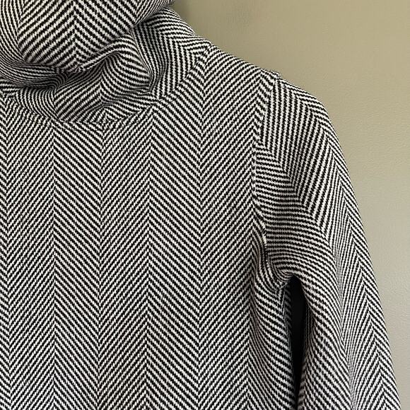 J. Crew Long Sleeve Funnelneck Pullover Black White Herringbone Sz XS Turtleneck - Picture 10 of 16